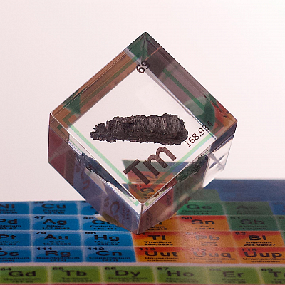 Акриловый кубик. Тулий (Tm). 25x25x25 мм.