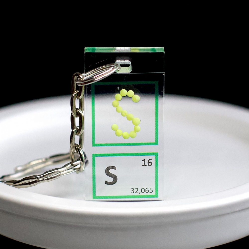 Сера "S".