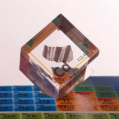 Акриловый кубик. Кадмий (Cd). 25x25x25 мм.